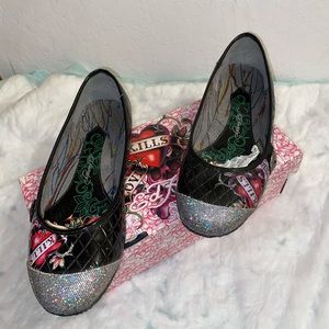 Worn maybe once, Ed Hardy flats